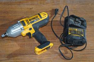 lot 17 image: DeWalt DCF889 12 Cordless Impact Wrench and Battery Charger