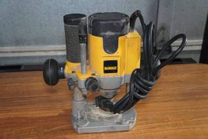 lot 19 image: DeWalt DW621 2 HP Router