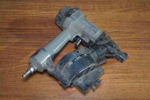 lot 26 image: Porter Cable 11 Gauge Air Roofing Nailer