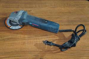 lot 33 image: Bosch Slim Angle Grinder