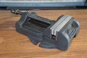lot 37 image: Palgren Bench Vise