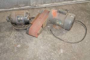 lot 40 image: Belt Sander with Extra Motor