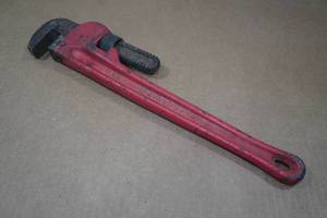 lot 68 image: Husky Heavy Duty 18 Pipe Wrench