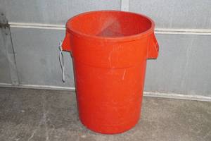 lot 131 image: 44 Gallon Container - Orange