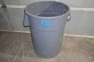 lot 132 image: 44 Gallon Container - Gray