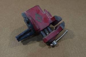 lot 167 image: Vintage Brink & Cotton MFG Bench Vise