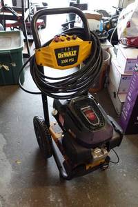 lot 70A image: DeWalt 3300 PSI Gas Pressure Washer