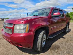 lot 7 image: 2007 Chevy Suburban