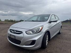 lot 10 image: 2013 Hyundai Accent - 1 Owner