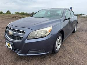 lot 15 image: 2013 Chevy Malibu
