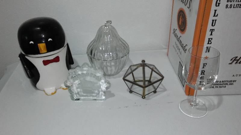 lot 37 image: Toscany Floral Etched Decanter Set and Vintage Finger Bowls (6)