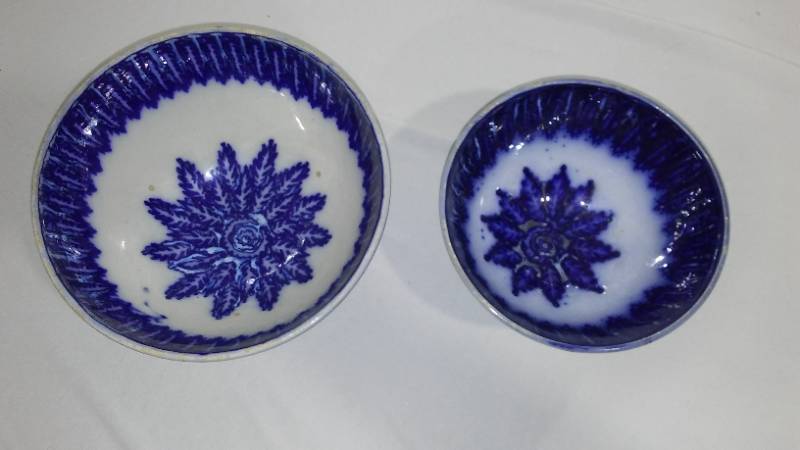 lot 203 image: Vintage Regout Maastricht Bowls(2) and more