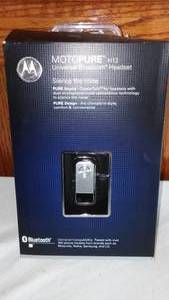 lot 47 image: Motopure H12 Bluetooth Headset.