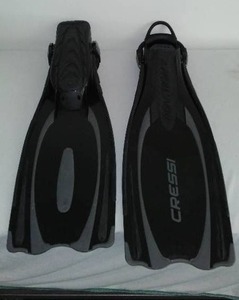 lot 122 image: NEW Cressi Swim Fins. Size Womans 9M.