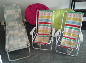 lot 125 image: Collapsible Outdoor Chairs (3) Lounger, Bright Round.