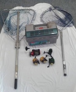 lot 154 image: Berkly and Zebco Reels (5), Nets (2) and Rubbermaid Pro Series Tackle Box.