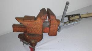 lot 163 image: Vintage Companion, 3-12 Bench Vise Swivel Base.