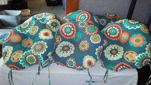 lot 190 image: IndoorOutdoor Cushions (6)
