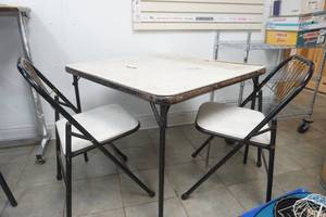 lot 5 image: Vintage Folding Table 34 & 2 Chairs