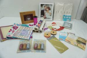 lot 10 image: Decor & Crafts Lot