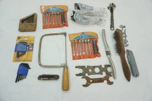 lot 20 image: Hardware and Hand Tools