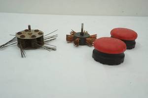 lot 31 image: Wire Brushes & Zinsser Paper Tiger Scoring Tool (wallpaper removal tools)