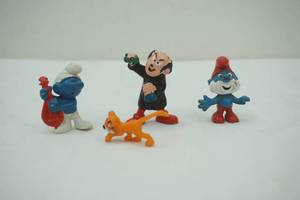 lot 44 image: Vintage Smurfs Figurines