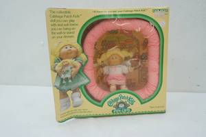 lot 62 image: 1983 Coleco Cabbage Patch Elen Kids Pin Ups Vintage