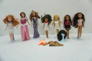 lot 74 image: Dolls and Stands (6ct)