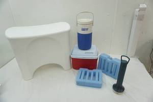 lot 97 image: Shower Bench, Coolers, Ice Pack & vintage flashlight