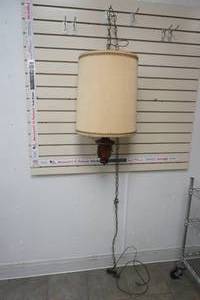 lot 104 image: Vintage Hanging Lamp