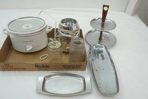 lot 121 image: Kitchenware & Serving Trays