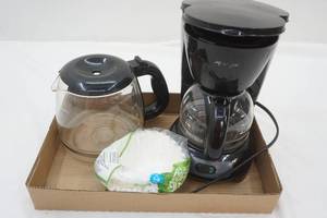 lot 122 image: Mr. Coffee Pot (4 cup) wfilters & 12 cup pot