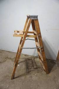lot 140 image: 4 wooden ladder