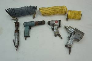 lot 197 image: Air Hoses & Air Wrenches