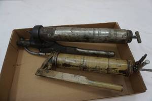 lot 202 image: grease guns (2ct)