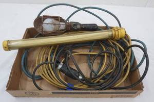 lot 203 image: Work Lights (2ct) and extension cord