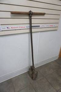 lot 216 image: Post Hole Digger