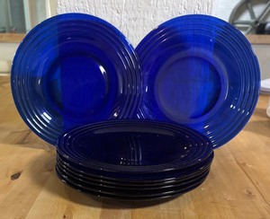 lot 65 image: Set of Eight Bermioli Rocco Cobalt Blue Glass Plates