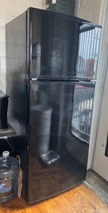 lot 95 image: Amana Refrigerator  Freezer Model A8RZNGMWB01