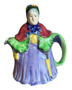 lot 86 image: Little Old Lady English Teapot