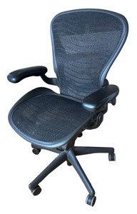lot 121 image: Herman Miller Aeron Office Chair