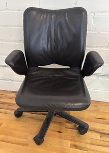 lot 126 image: Herman Miller Executive Office Chair
