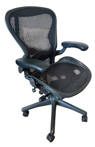 lot 64B image: Herman Miller Aeron Office Chair