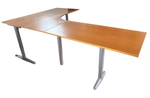 lot 128 image: L Shaped Desk