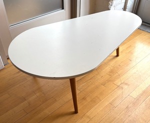 lot 135 image: Mid-Century Modern Style Coffee Table with Tapered Legs