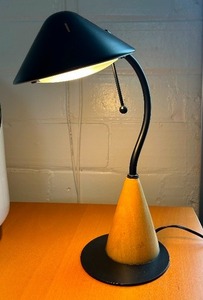 lot 48 image: Vintage MCM Desk Lamp Adjustable Head Mid Century Student Lamp