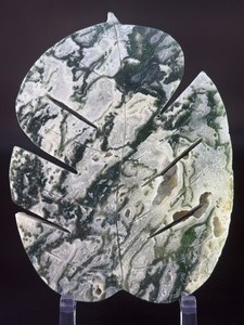 lot 39 image: Large Hand-Carved Moss Agate Leaf is a beautifully sculpted piece that showcases the natural beauty of moss agate in a graceful, leaf-shaped form. 2 lbs 5.4 oz.  1.052 kg.