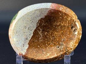 lot 62 image: Ocean Jasper Agate Bowl is a beautifully hand-carved piece that showcases the soothing, earthy beauty of ocean jasper agate. 1 lb 5.4 oz.  0.609 kg.