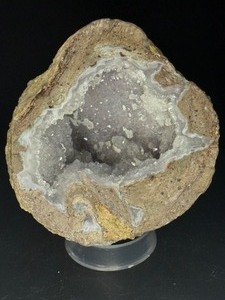 lot 64 image: Natural Quartz Agate Galaxy Geode is a mesmerizing geological treasure that resembles a miniature cosmic landscape. 1 lb 3.1 oz.  0.543 kg.